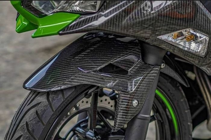 Belum Banyak yang Tahu, Ini Cara Membedakan Motif Carbon Fiber Asli, Cat, atau Stiker